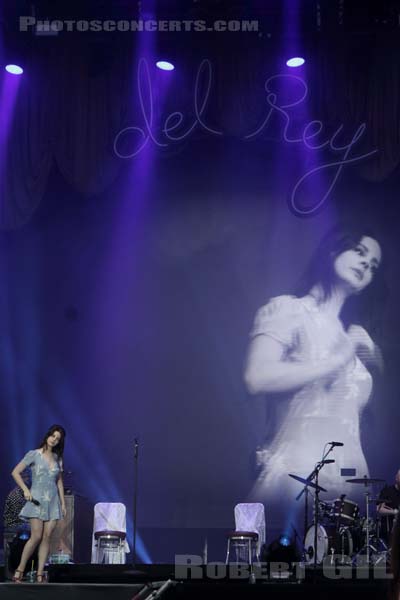 LANA DEL REY - 2017-07-23 - PARIS - Hippodrome de Longchamp - Main Stage 2 - Elizabeth Woolridge Grant